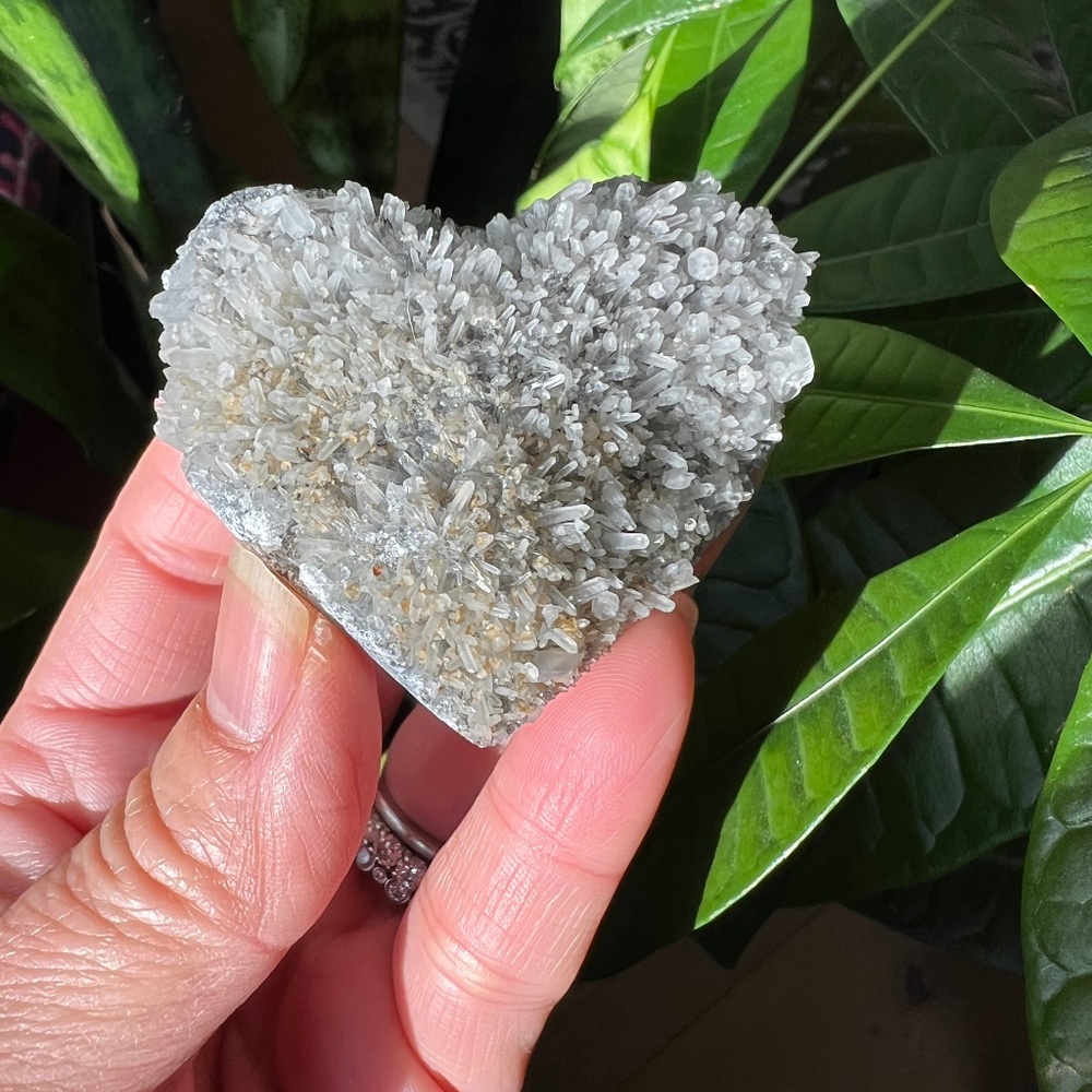 Apophyllite heart (j) | crystal